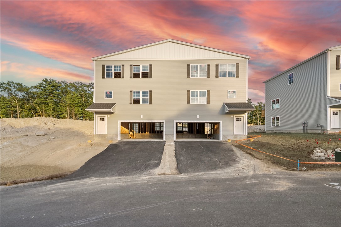 Smithfield, Rhode Island, 02917, United States, 3 Bedrooms Bedrooms, ,3 BathroomsBathrooms,Residential,For Sale,1926562