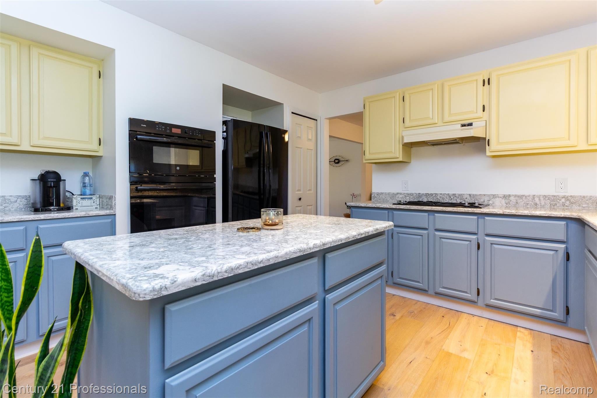 Troy, Michigan, 48084, United States, 4 Bedrooms Bedrooms, ,3 BathroomsBathrooms,Residential,For Sale,1976121