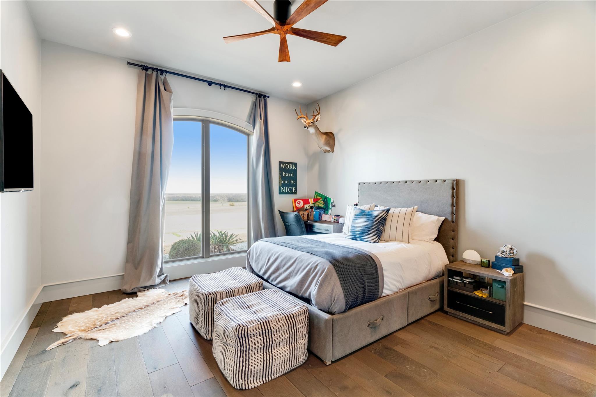 Paris, Texas, 75462, United States, 4 Bedrooms Bedrooms, ,5 BathroomsBathrooms,Residential,For Sale,1980536