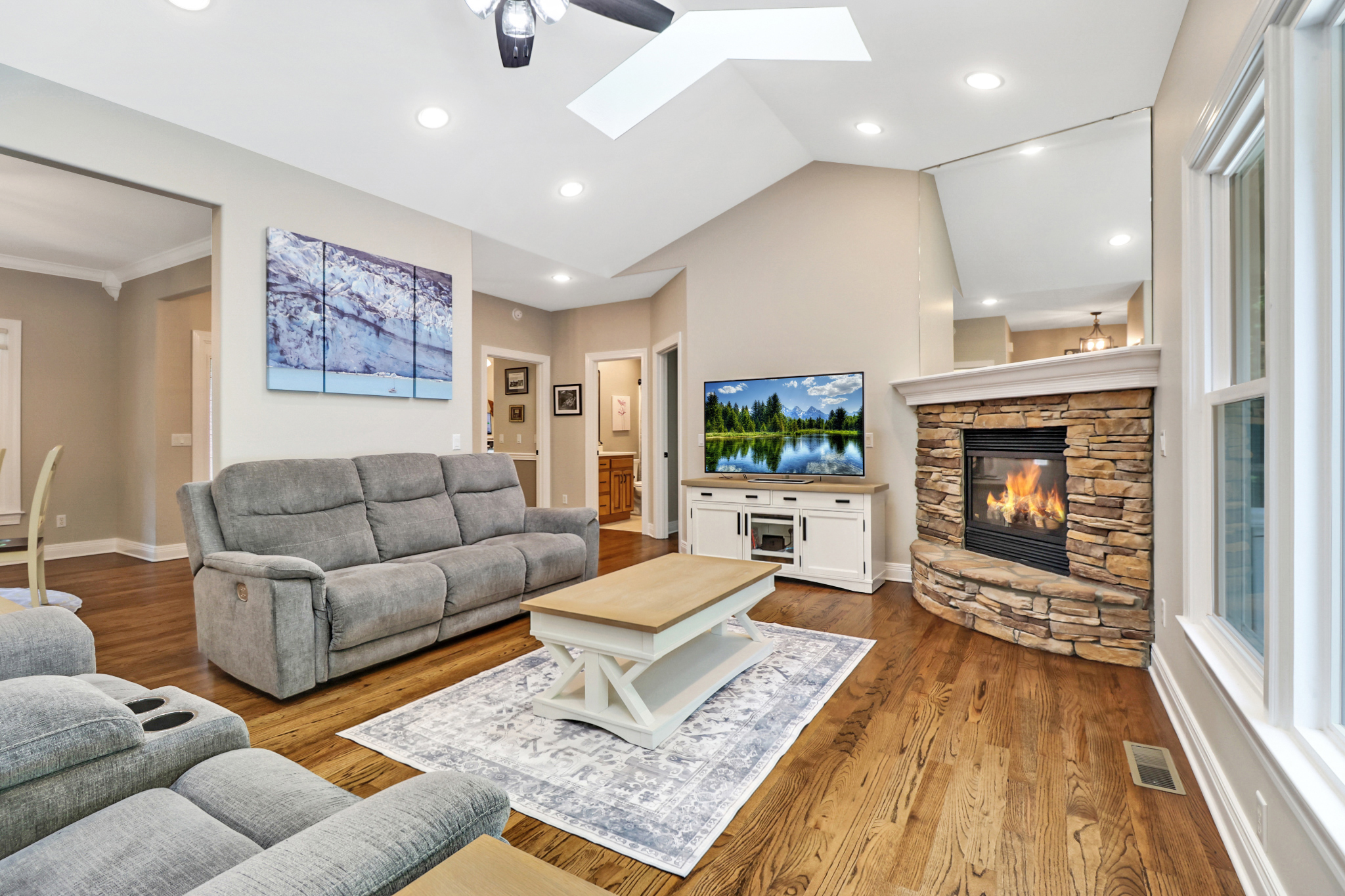 Crossville, Tennessee, 38558, United States, 4 Bedrooms Bedrooms, ,3 BathroomsBathrooms,Residential,For Sale,1976801