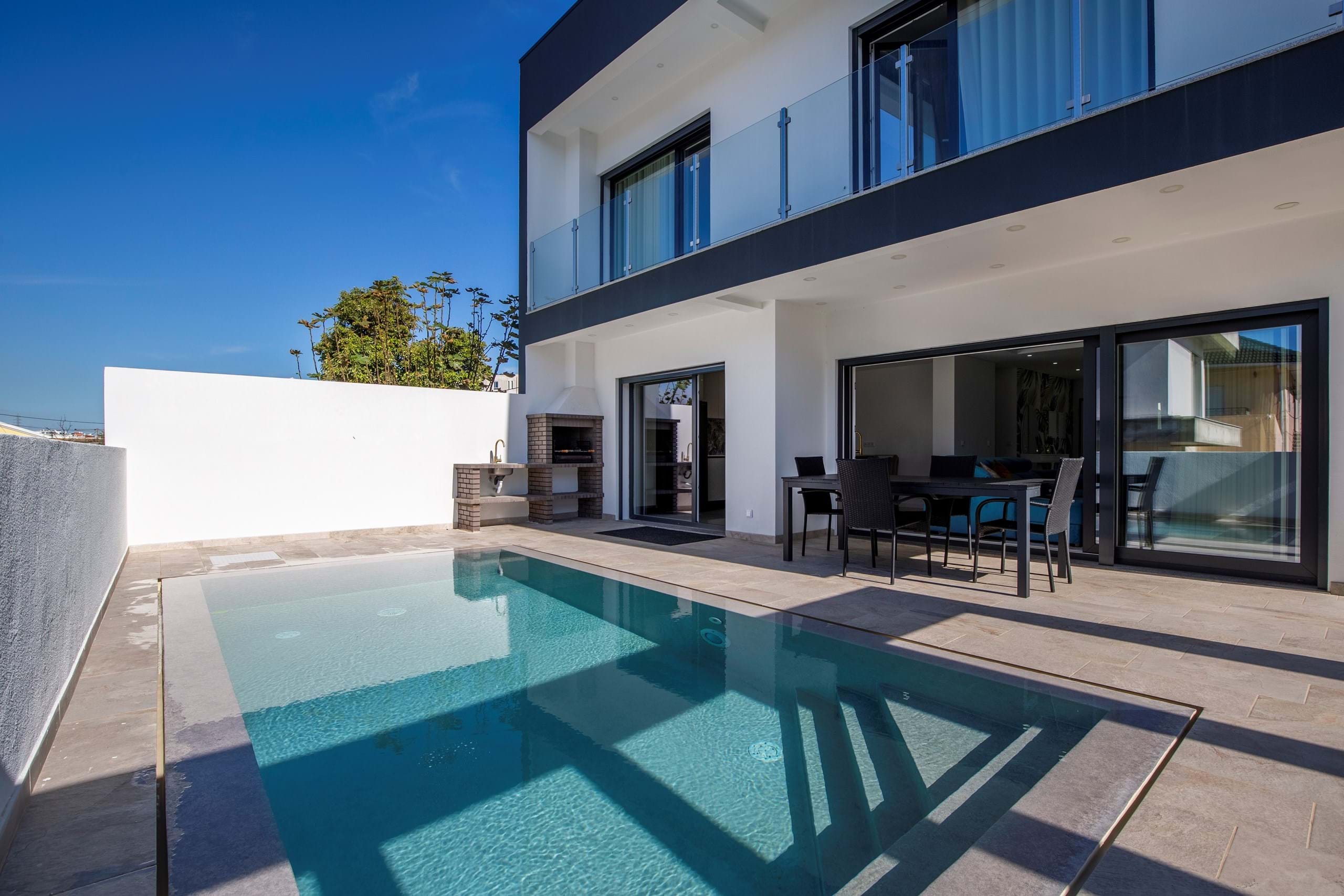 Almada, Setúbal, 2820-638, PT, 4 Bedrooms Bedrooms, ,2 BathroomsBathrooms,Residential,For Sale,1699362