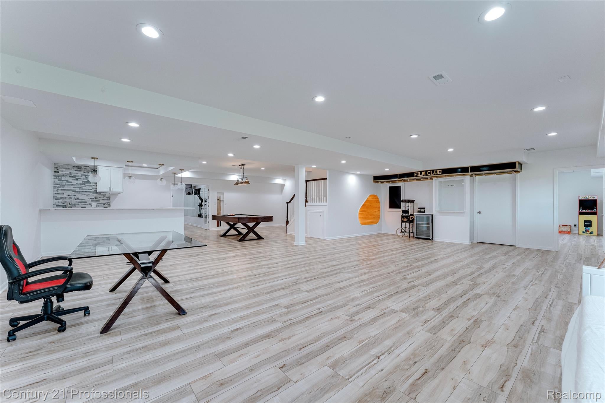 Canton, Michigan, 48187, United States, 5 Bedrooms Bedrooms, ,6 BathroomsBathrooms,Residential,For Sale,1908049