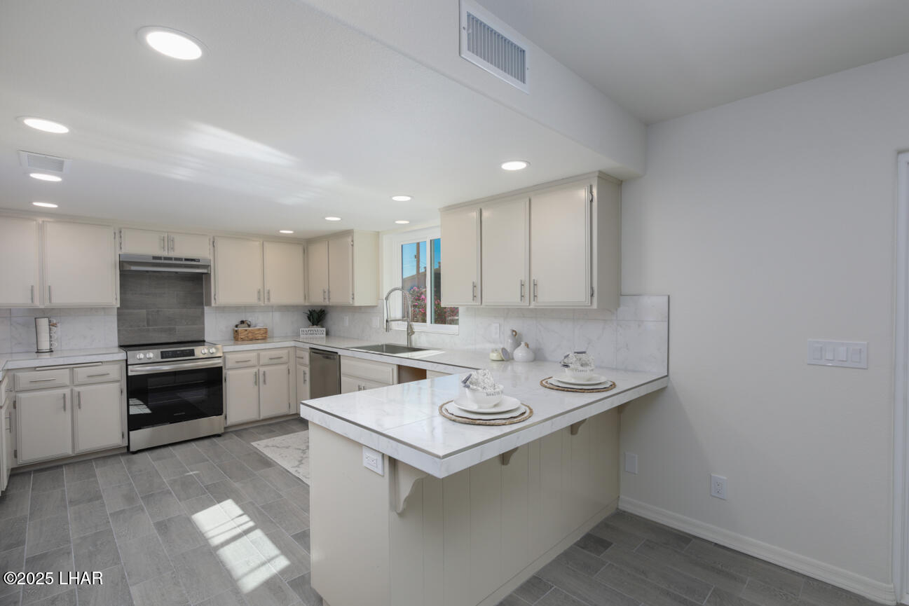 Lake Havasu City, Arizona, 86404, United States, 3 Bedrooms Bedrooms, ,1 BathroomBathrooms,Residential,For Sale,1987502