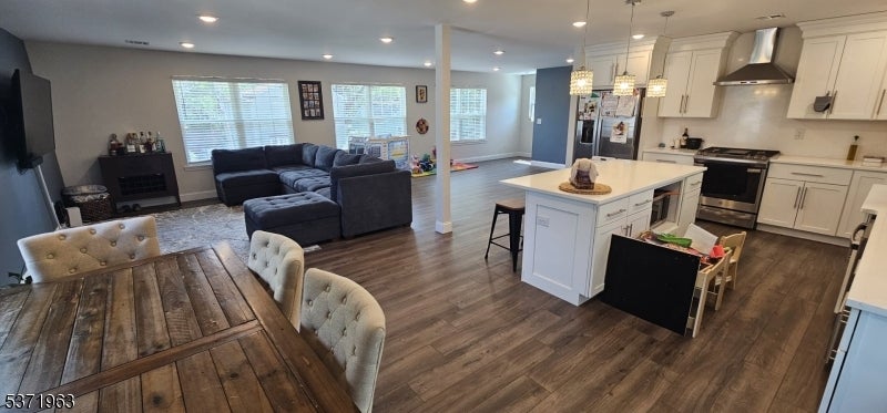 Keansburg Boro, New Jersey, 07734, United States, 4 Bedrooms Bedrooms, ,3 BathroomsBathrooms,Residential,For Sale,1944919