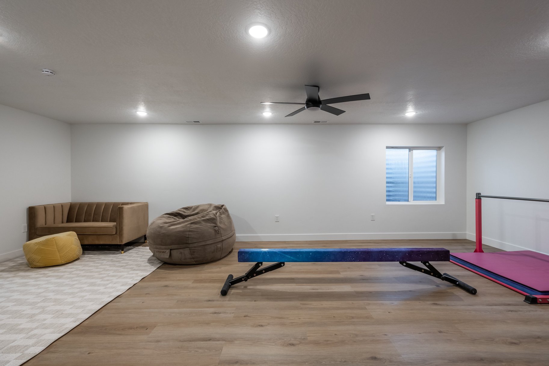  Better Than New Construction in Eagle Mountain, 2-Story with Finished Basement - 物件實景