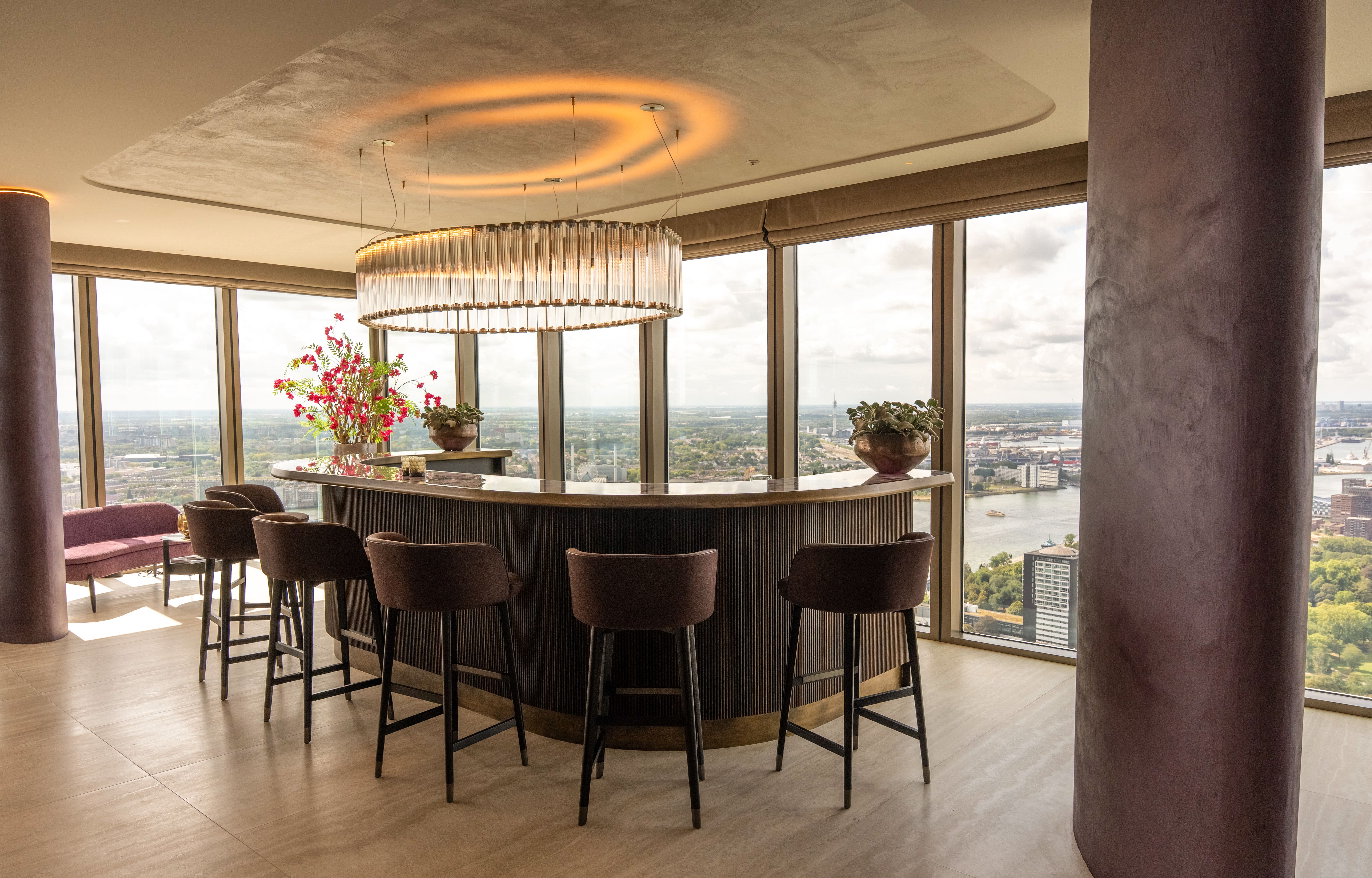  EEN BUITENGEWONE PENTHOUSE-RESIDENTIE MET TERRASSEN RONDOM EN EEN ADEMBENEMEND 3 - 物件實景
