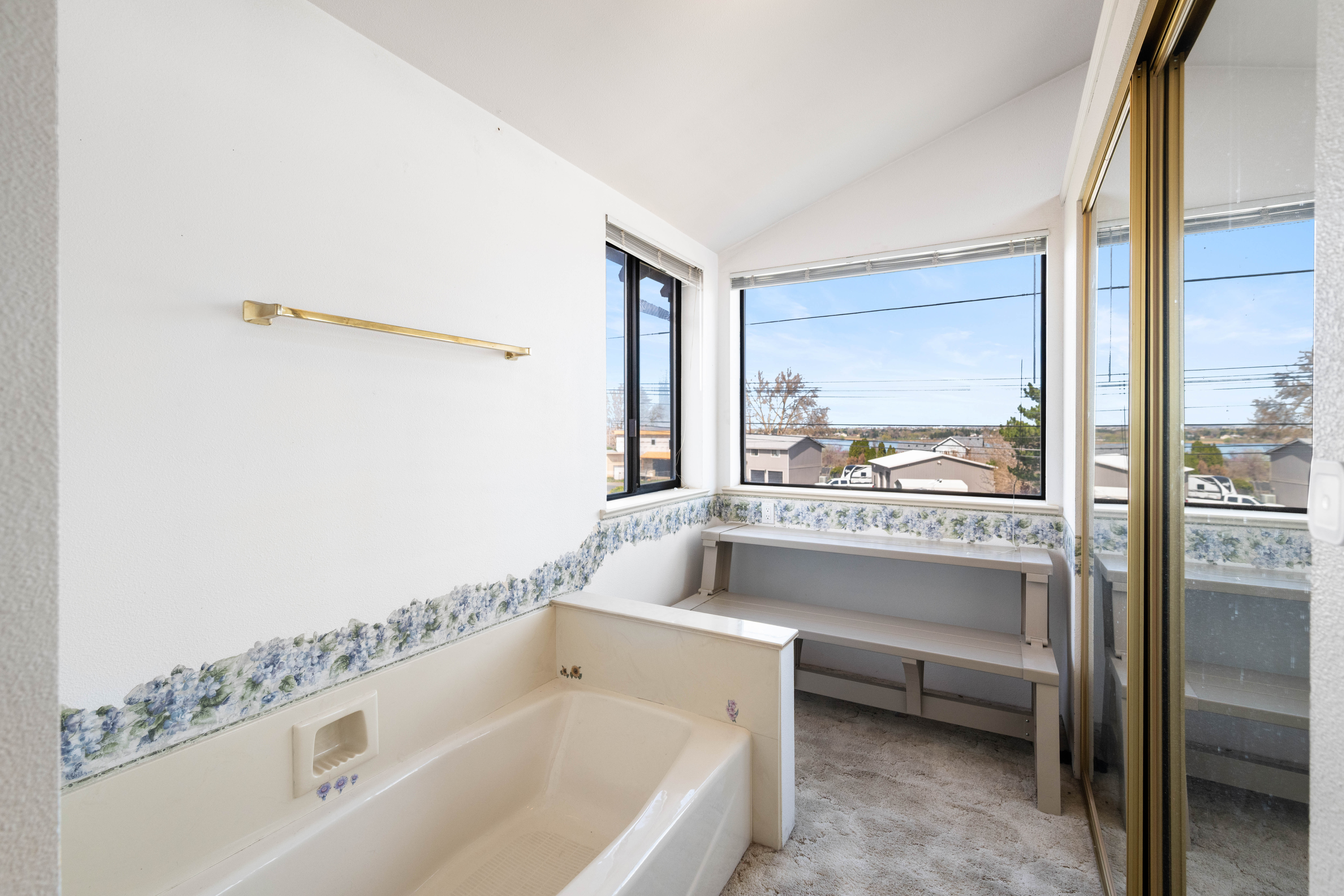  Stunning Views & Solar Panel Efficiency - 物件實景