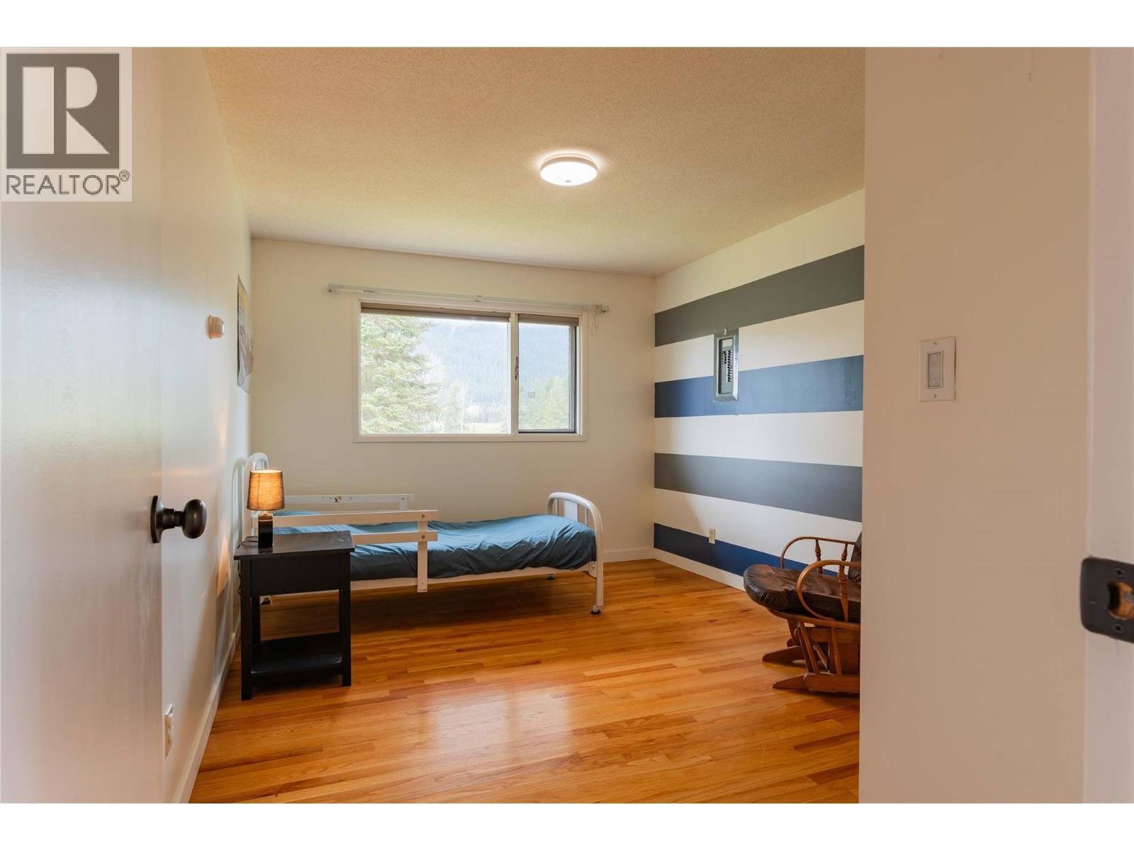 APPLEDALE, British Columbia, V0G 2J0, CA, 5 Bedrooms Bedrooms, ,2 BathroomsBathrooms,Residential,For Sale,1946998