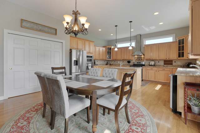 St Charles, Illinois, 60175, United States, 5 Bedrooms Bedrooms, ,3 BathroomsBathrooms,Residential,For Sale,1935414
