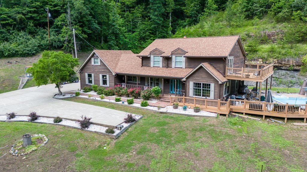 Prestonsburg, Kentucky, 41653, United States, 4 Bedrooms Bedrooms, ,5 BathroomsBathrooms,Residential,For Sale,2048061