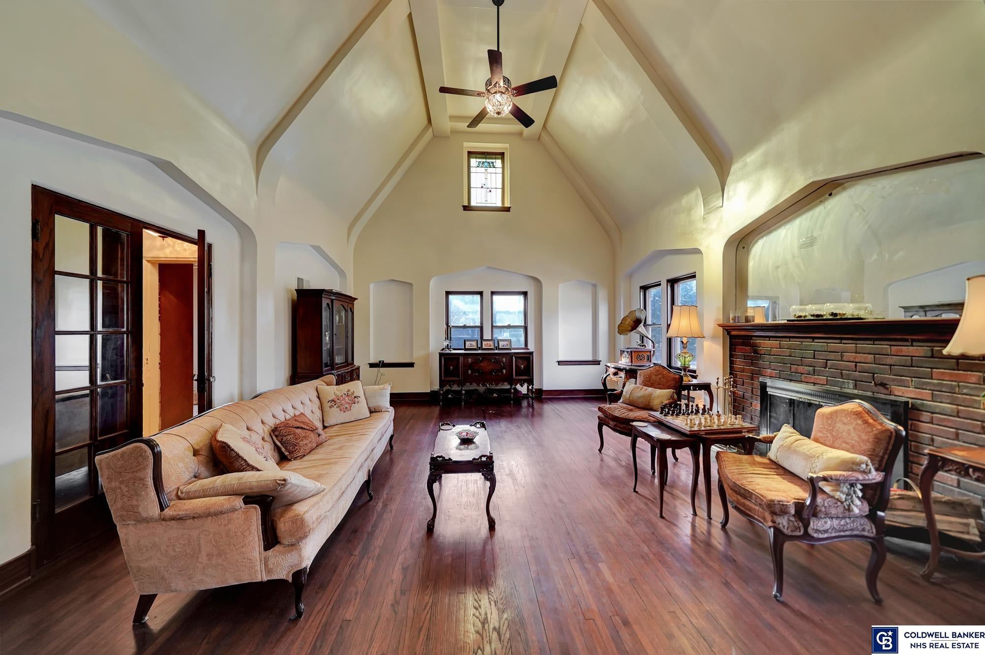 Lincoln, Nebraska, 68510, United States, 6 Bedrooms Bedrooms, ,2 BathroomsBathrooms,Residential,For Sale,1796246