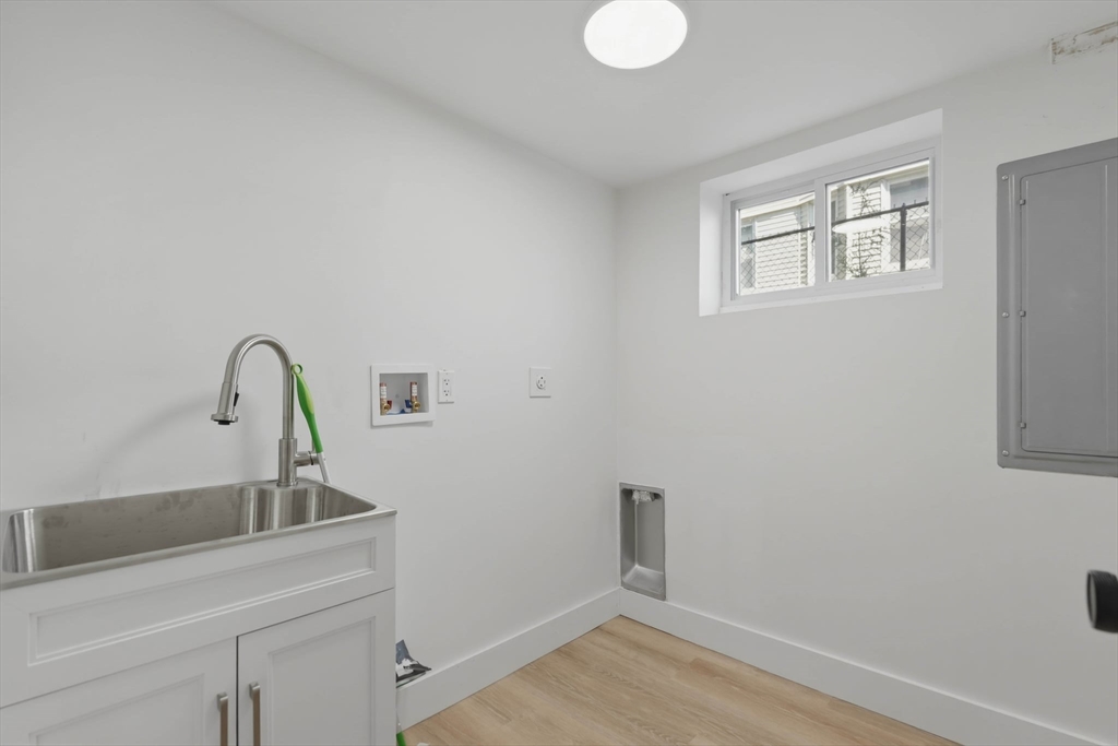 Watertown, Massachusetts, 02472, United States, 3 Bedrooms Bedrooms, ,3 BathroomsBathrooms,Residential,For Sale,2048404