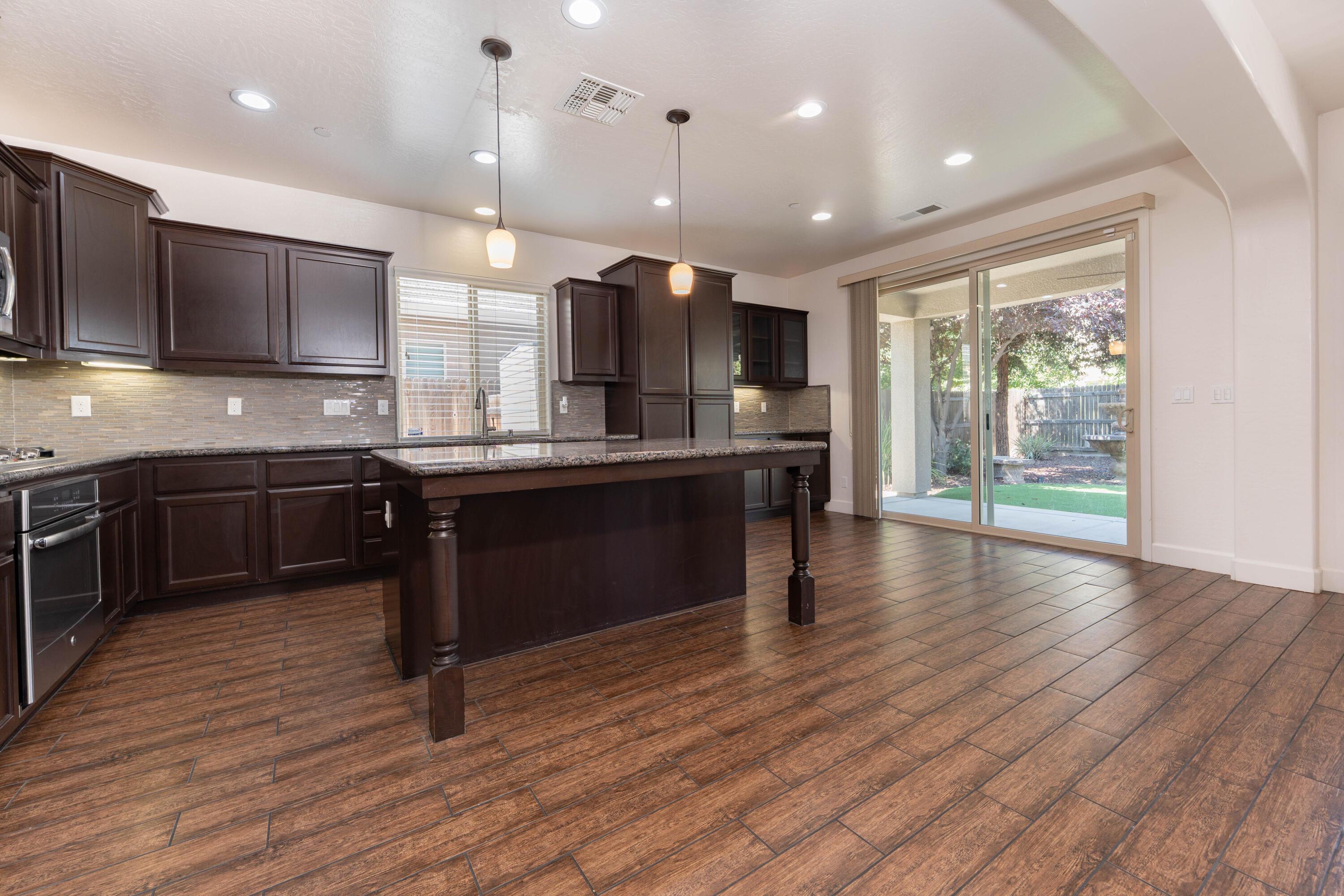 Tulare, California, 93274, United States, 4 Bedrooms Bedrooms, ,3 BathroomsBathrooms,Residential,For Sale,1975083