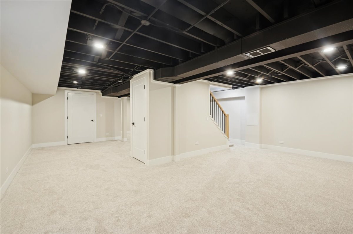 Naperville, Illinois, 60565, United States, 4 Bedrooms Bedrooms, ,3 BathroomsBathrooms,Residential,For Sale,1932605