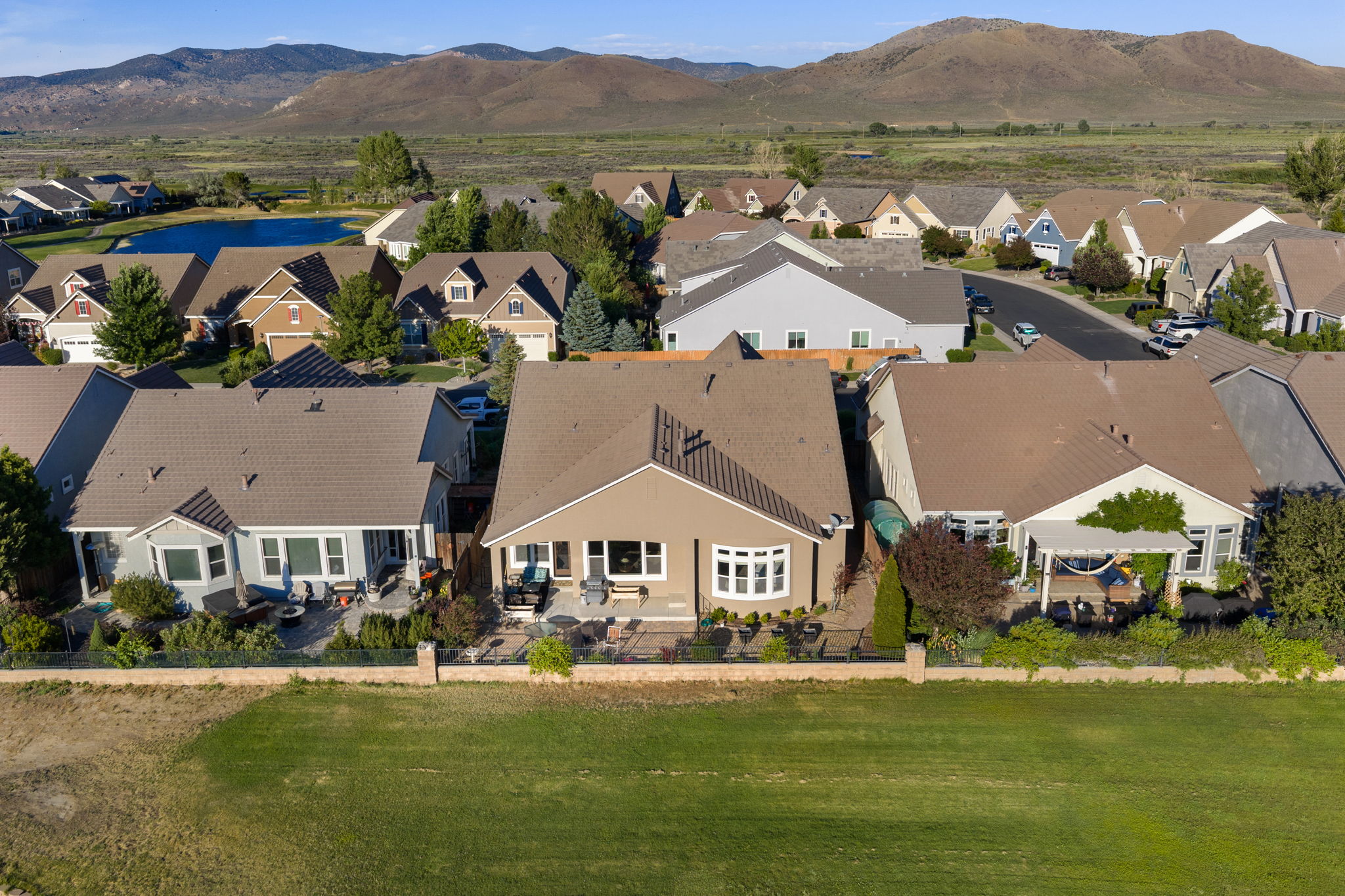  Refined Minden Living with Designer Touches and Captivating Mountain Views - 物件實景