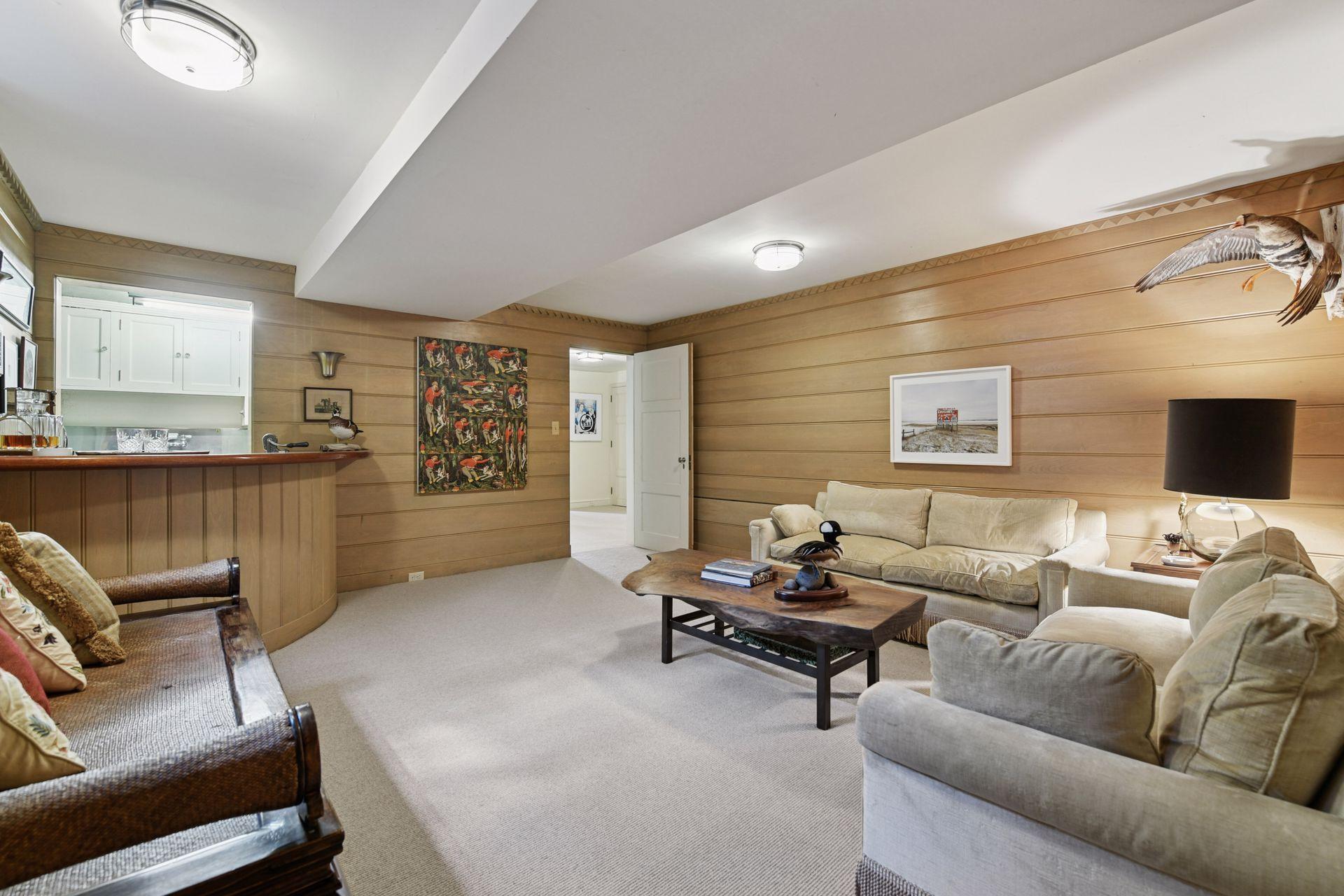 Minneapolis, Minnesota, 55405, United States, 5 Bedrooms Bedrooms, ,4 BathroomsBathrooms,Residential,For Sale,1989086