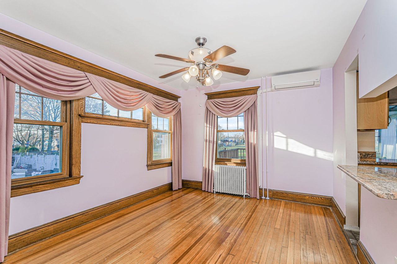 Staten Island, New York, 10314, United States, 3 Bedrooms Bedrooms, ,2 BathroomsBathrooms,Residential,For Sale,1996455