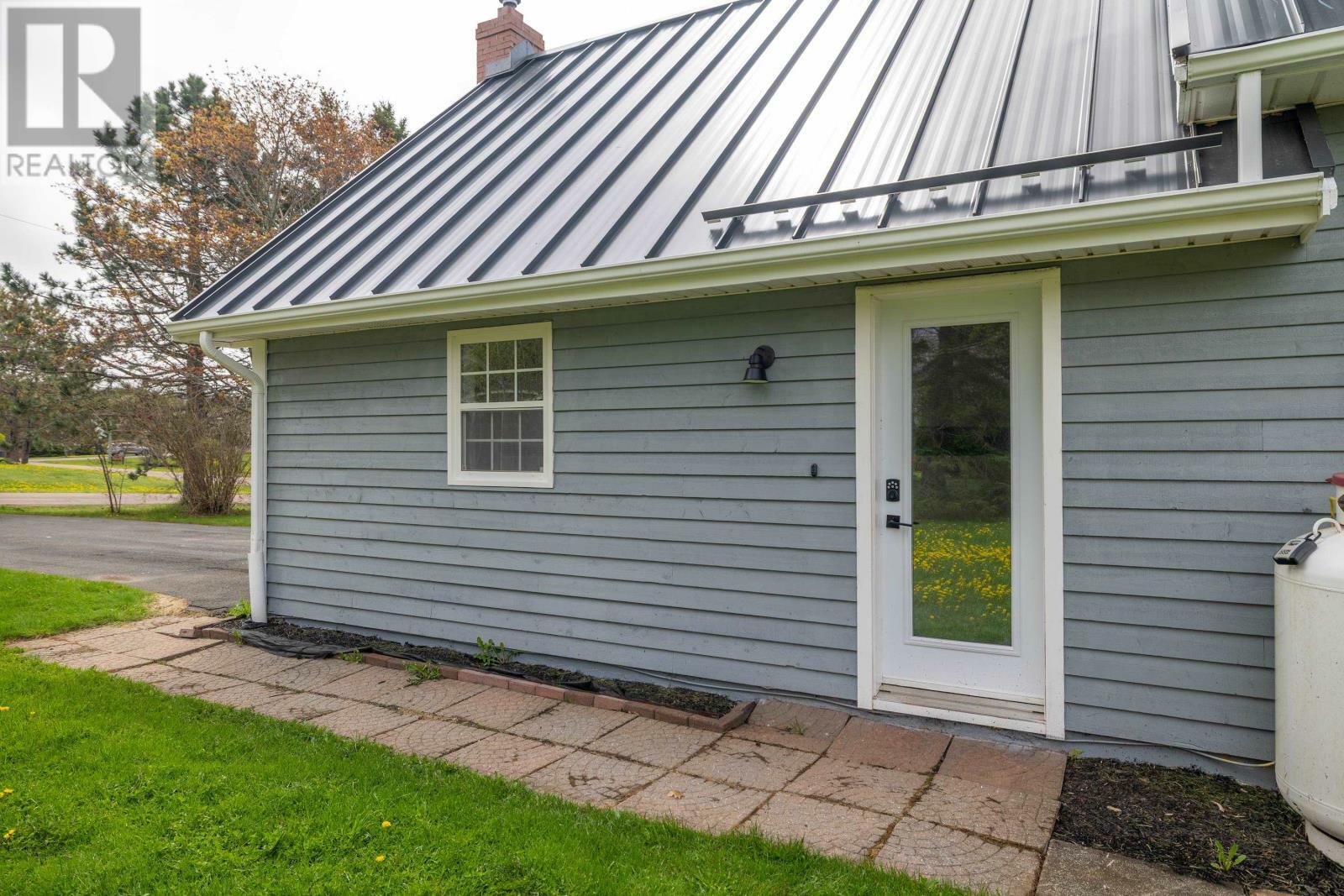 STRATFORD, Prince Edward Island, C1B 1L2, CA, 4 Bedrooms Bedrooms, ,2 BathroomsBathrooms,Residential,For Sale,1874211