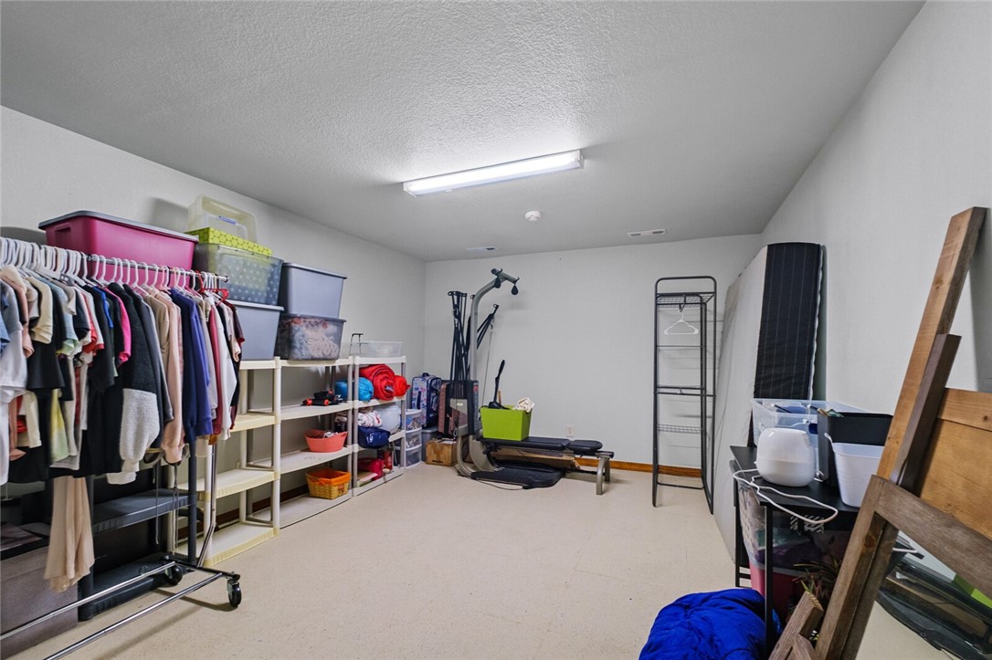 Bella Vista, Arkansas, 72714, United States, 4 Bedrooms Bedrooms, ,3 BathroomsBathrooms,Residential,For Sale,1949126