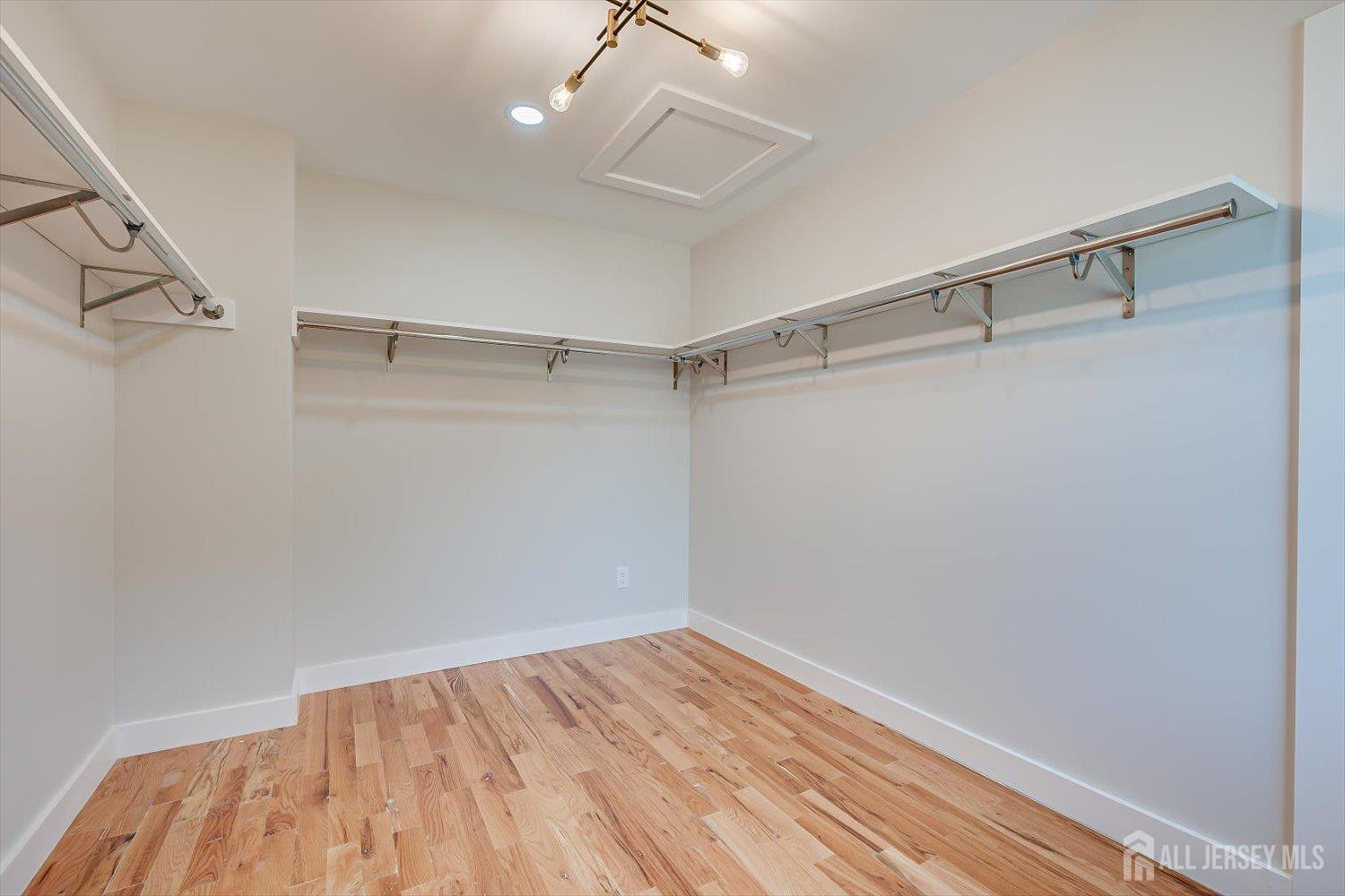 Piscataway, New Jersey, 08854, United States, 5 Bedrooms Bedrooms, ,3 BathroomsBathrooms,Residential,For Sale,2048679