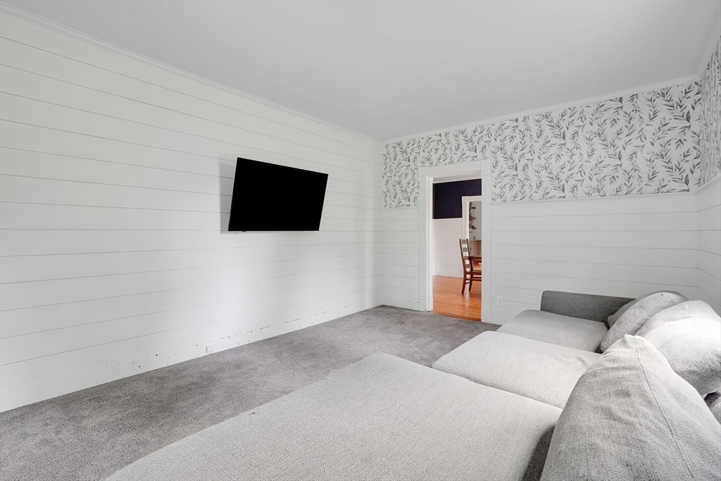 Longmeadow, Massachusetts, 01106, United States, 5 Bedrooms Bedrooms, ,2 BathroomsBathrooms,Residential,For Sale,1819173