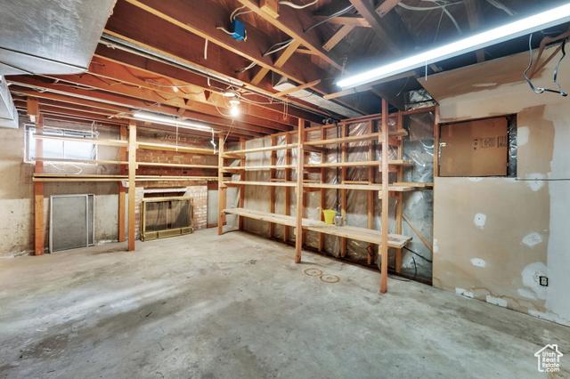 Bountiful, Utah, 84010, United States, 6 Bedrooms Bedrooms, ,2 BathroomsBathrooms,Residential,For Sale,1979847