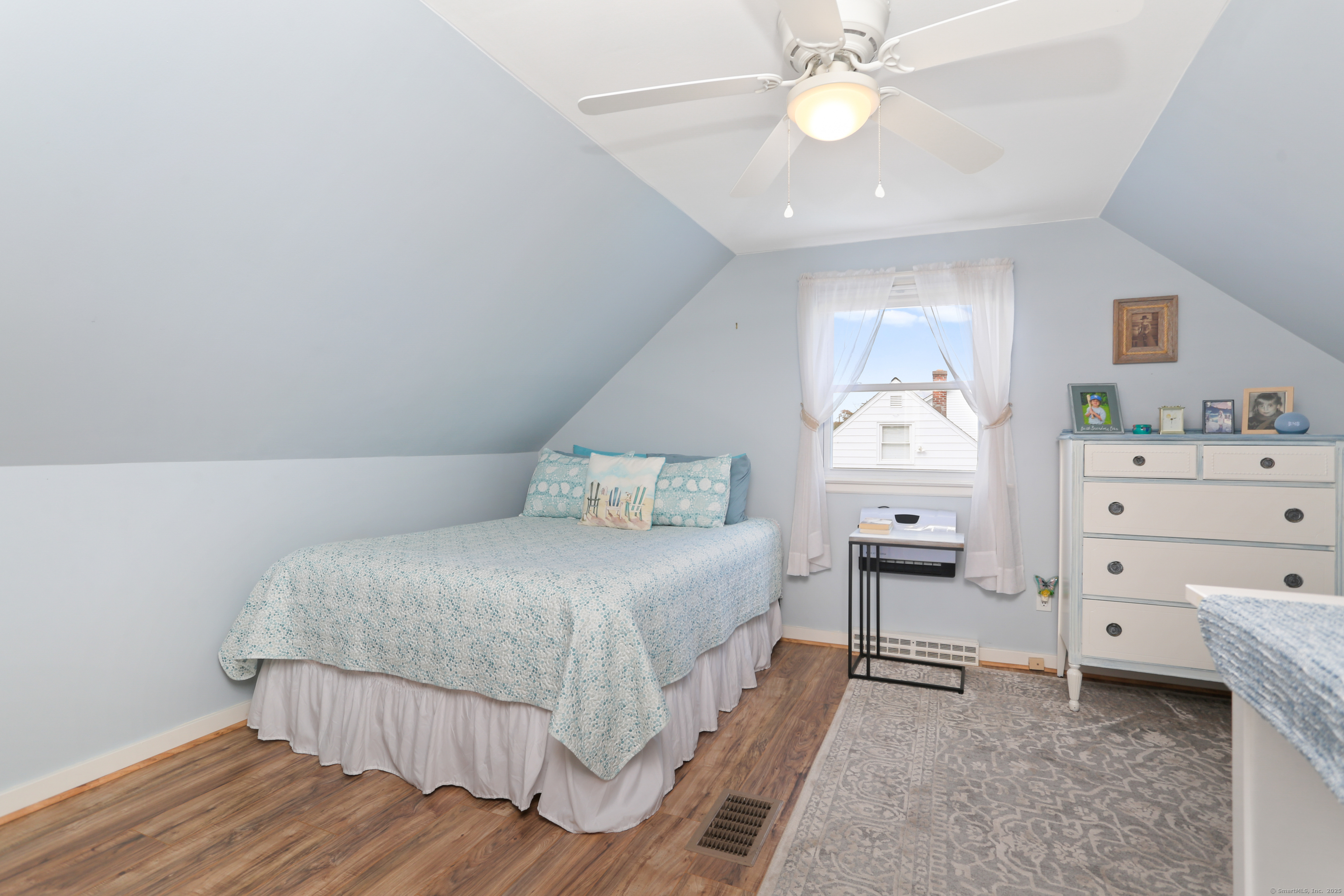Milford, Connecticut, 06460, United States, 3 Bedrooms Bedrooms, ,2 BathroomsBathrooms,Residential,For Sale,1933050