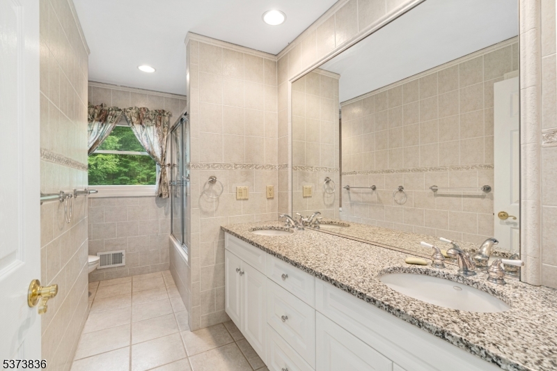 Hardyston Township, New Jersey, 07460, United States, 4 Bedrooms Bedrooms, ,4 BathroomsBathrooms,Residential,For Sale,1900804