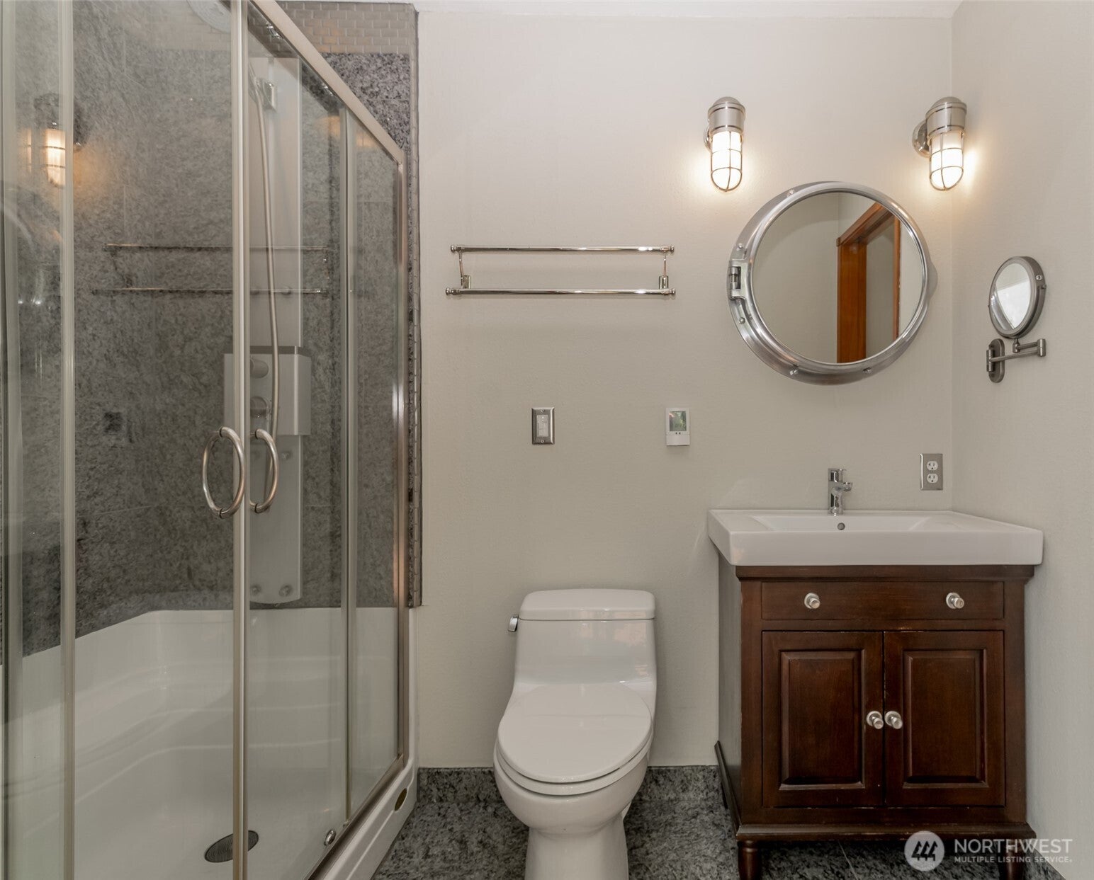 Kent, Washington, 98031, United States, 3 Bedrooms Bedrooms, ,2 BathroomsBathrooms,Residential,For Sale,1984192