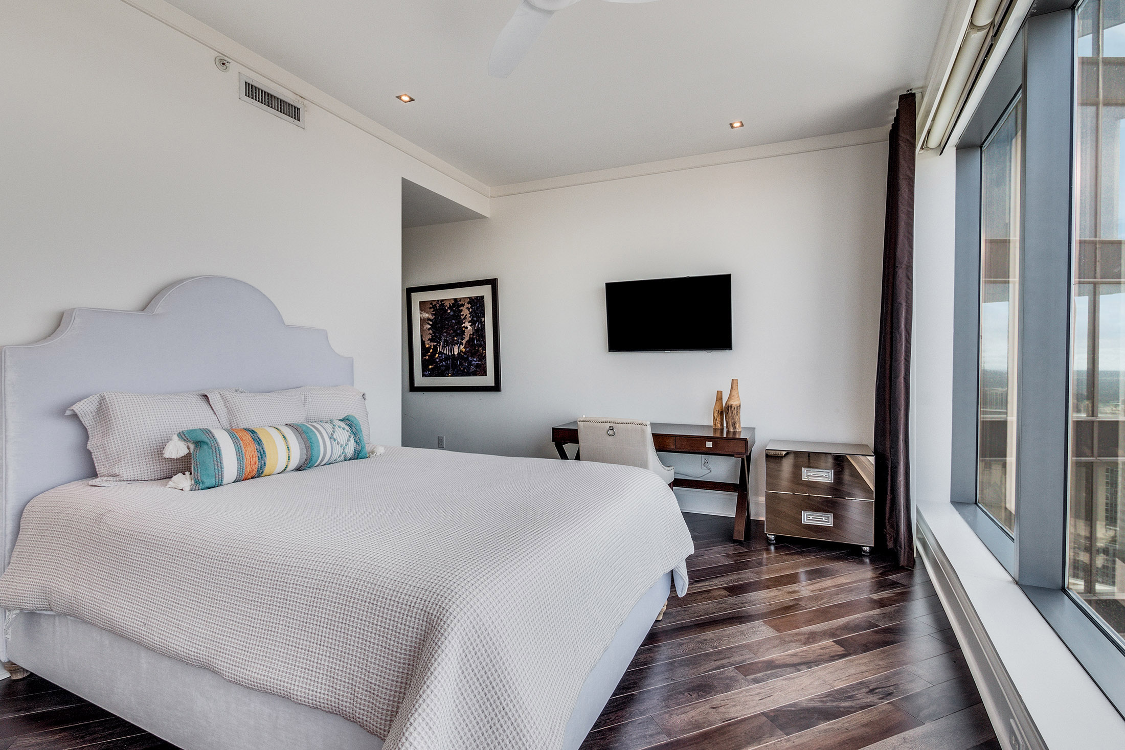  Exceptional Corner Unit with Stunning Skyline Views - 物件實景