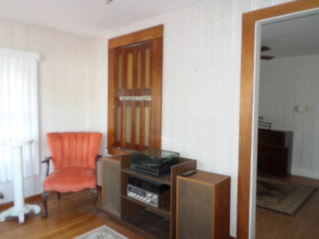 Saugus, Massachusetts, 01906, United States, 3 Bedrooms Bedrooms, ,2 BathroomsBathrooms,Residential,For Sale,1983401