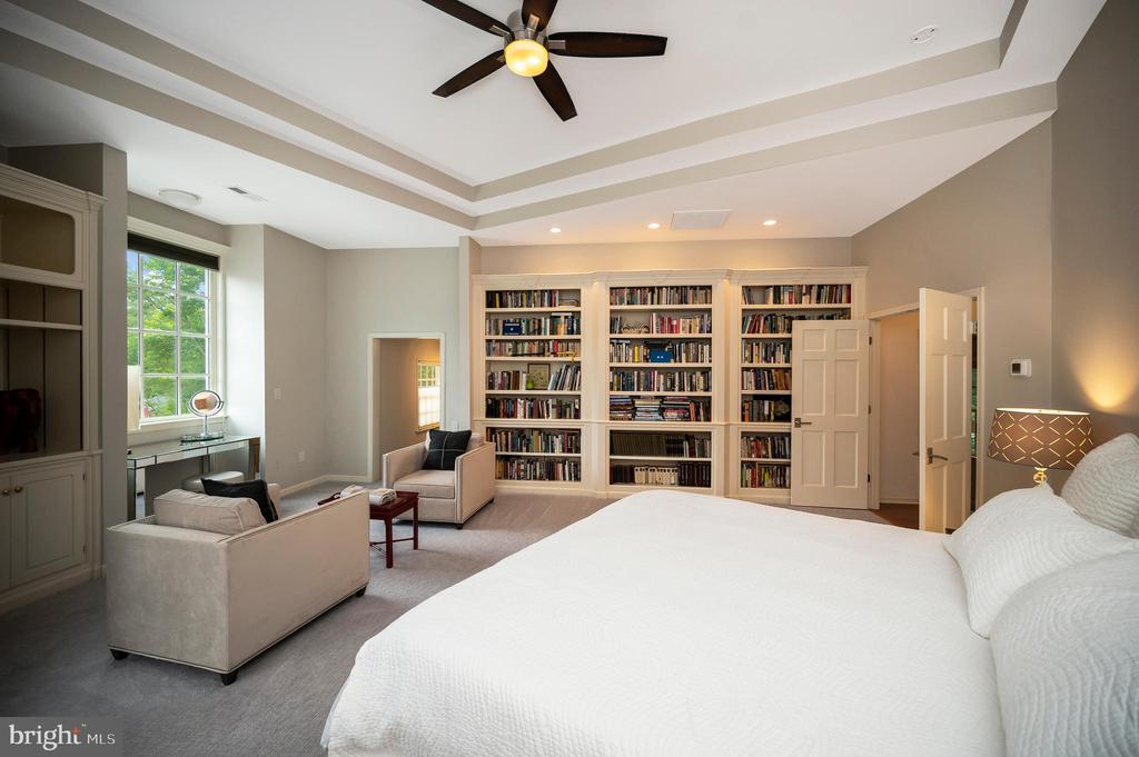 Fredericksburg, Virginia, 22405, United States, 5 Bedrooms Bedrooms, ,5 BathroomsBathrooms,Residential,For Sale,1825163