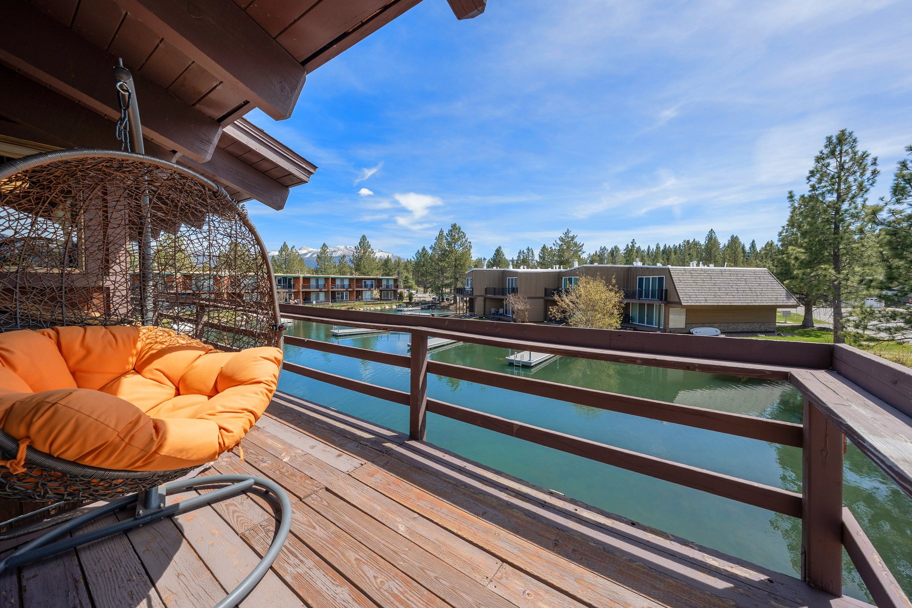  Tahoe Keys Charmer with Stunning Views - 物件實景