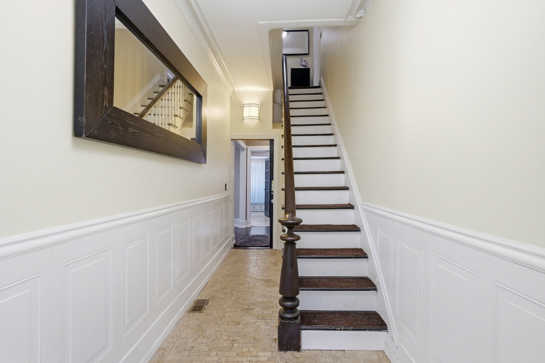 Fully Renovated Two Family Property - 物件實景