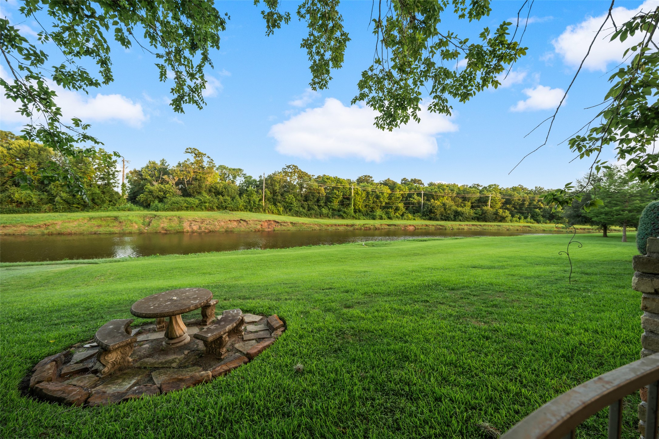  16310 Brook Forest Drive - 物件實景