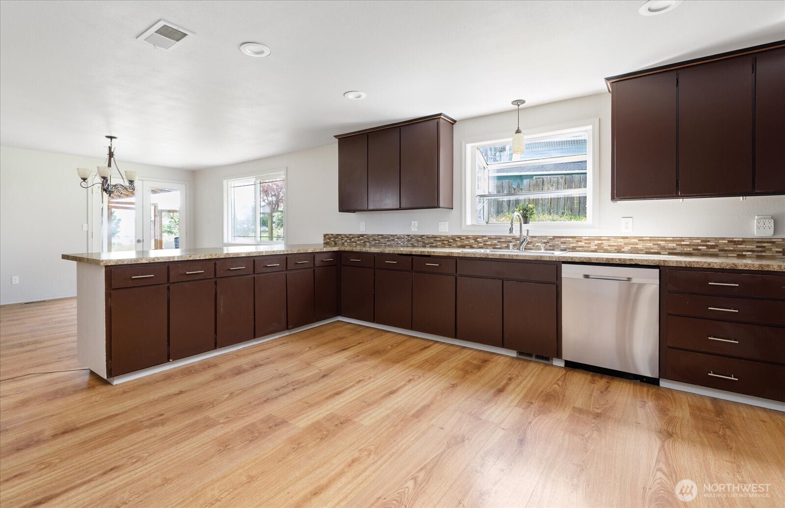 Oak Harbor, Washington, 98277, United States, 3 Bedrooms Bedrooms, ,2 BathroomsBathrooms,Residential,For Sale,1996156