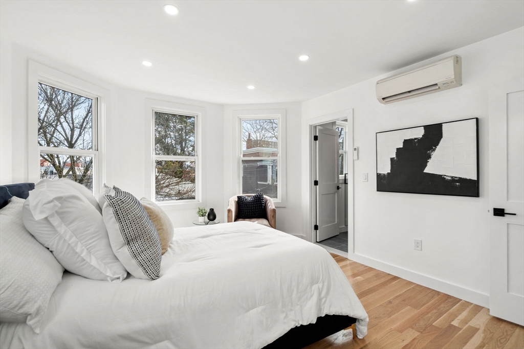 Somerville, Massachusetts, 02143, United States, 2 Bedrooms Bedrooms, ,2 BathroomsBathrooms,Residential,For Sale,1906626