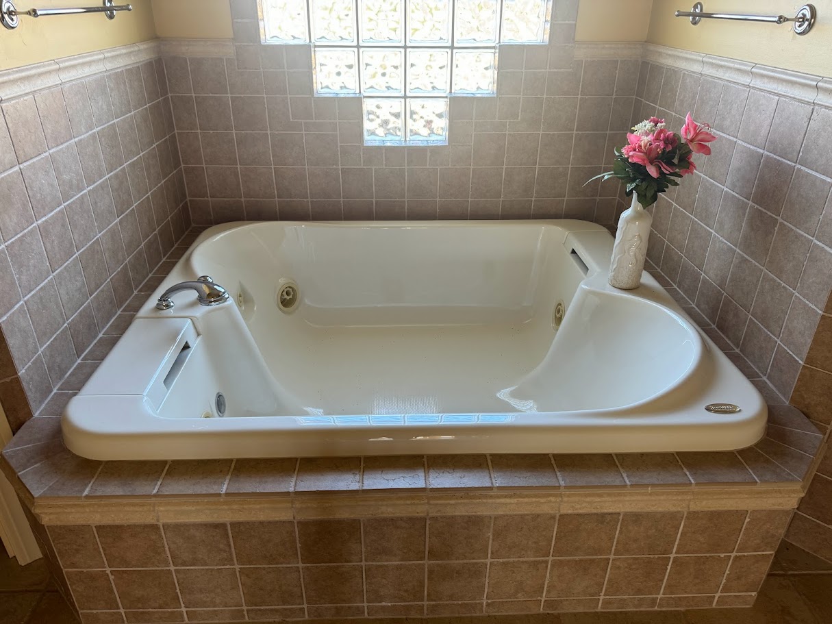 Kirksville, Missouri, 63501, United States, 5 Bedrooms Bedrooms, ,6 BathroomsBathrooms,Residential,For Sale,1982202