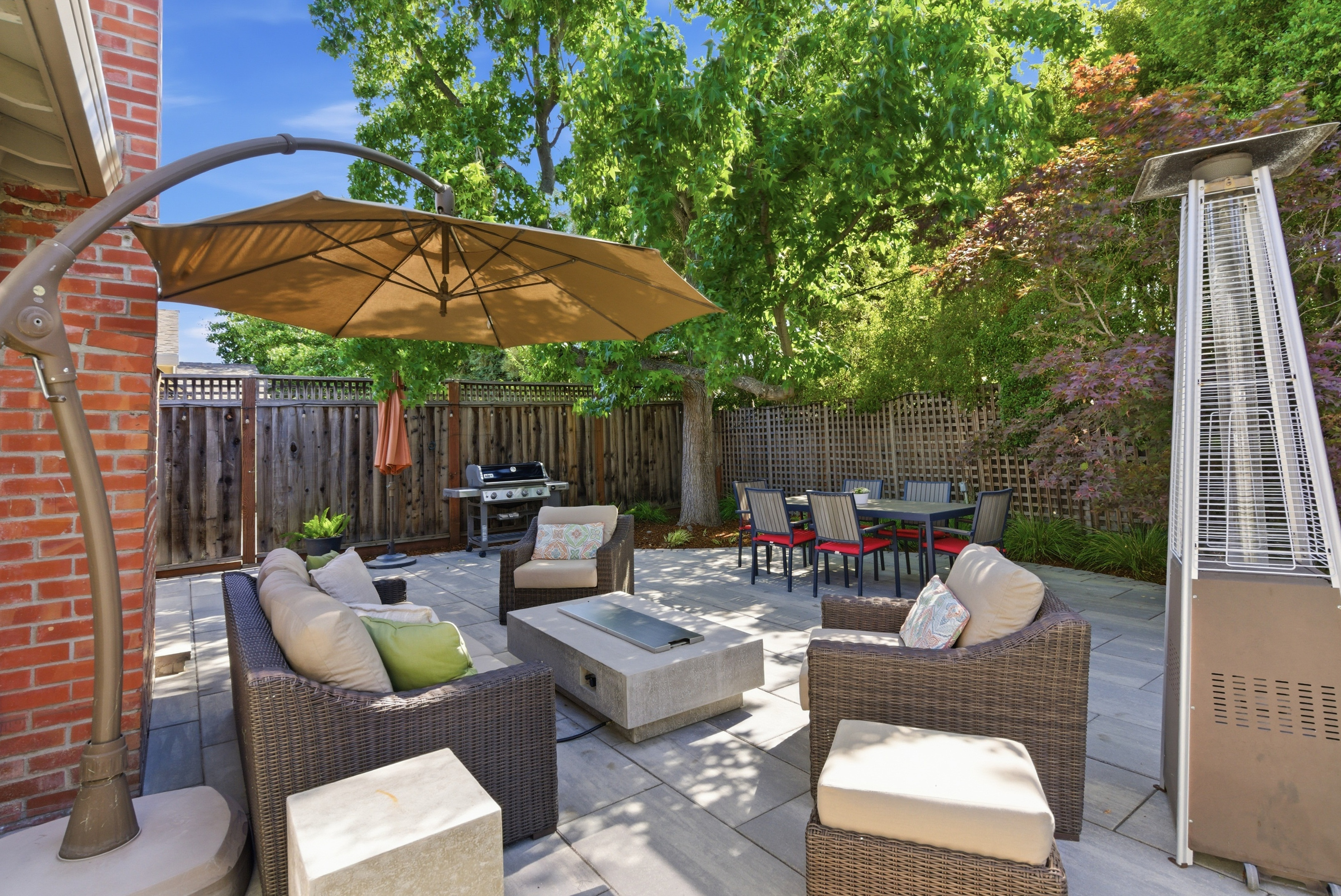  Private, Stylishly Updated Home in Prime Cambrian Location - 物件實景