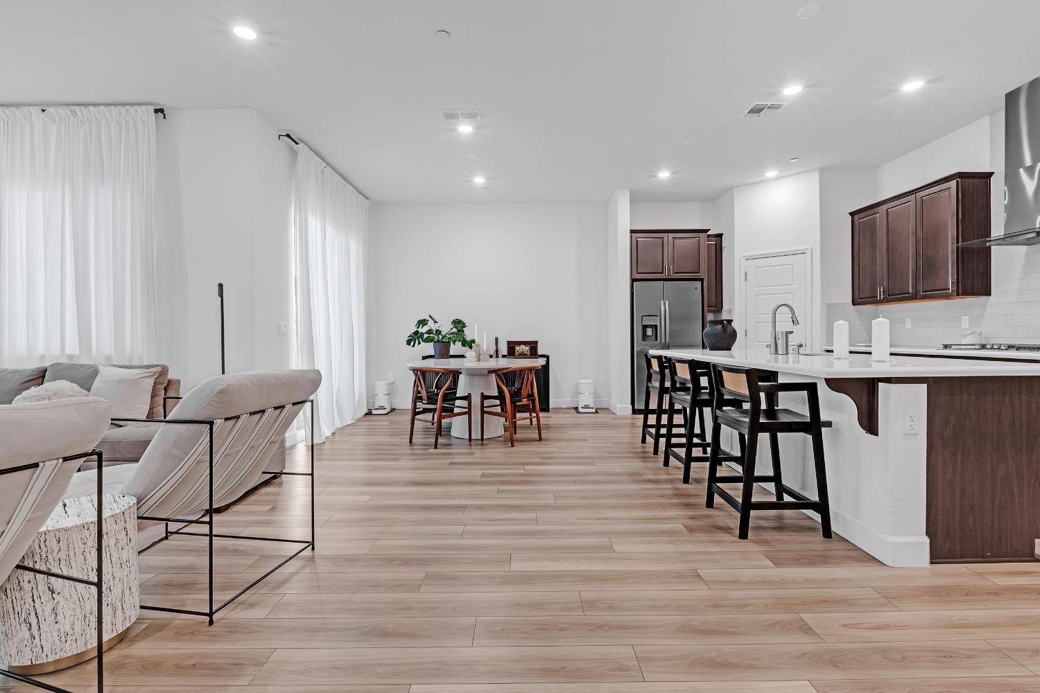 Sacramento, California, 95835, United States, 4 Bedrooms Bedrooms, ,3 BathroomsBathrooms,Residential,For Sale,1998262