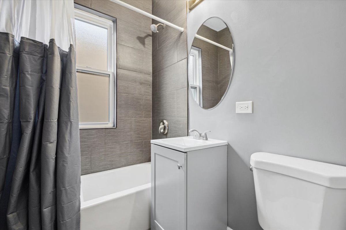 Chicago, Illinois, 60639, United States, 6 Bedrooms Bedrooms, ,Residential,For Sale,1974206