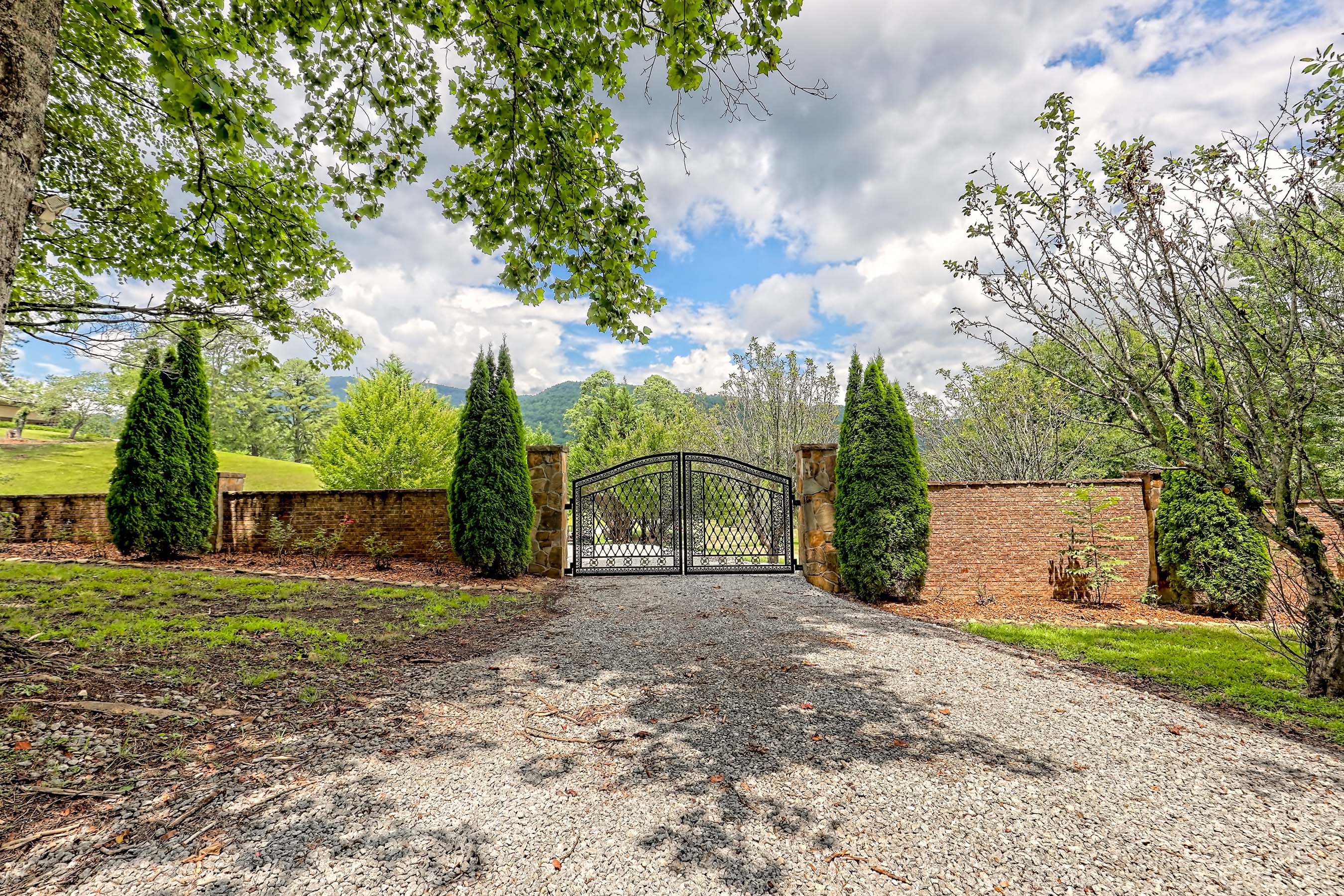  Tuscan Villa in Northeast Georgia Mountains - 物件實景