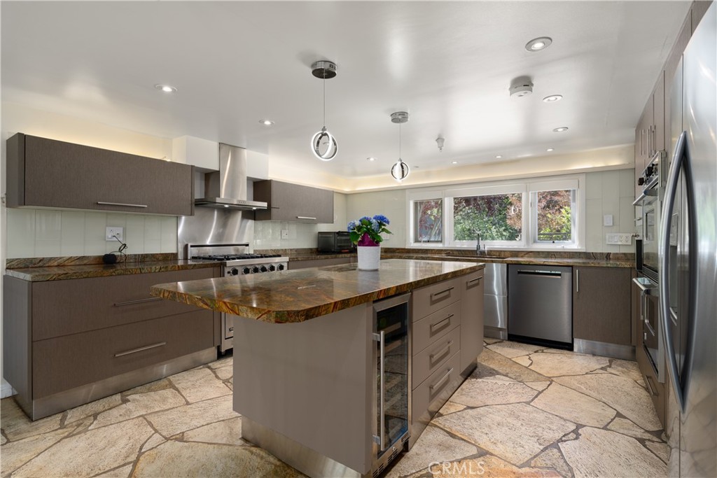 Los Angeles, California, 90046, United States, 3 Bedrooms Bedrooms, ,4 BathroomsBathrooms,Residential,For Sale,1817494