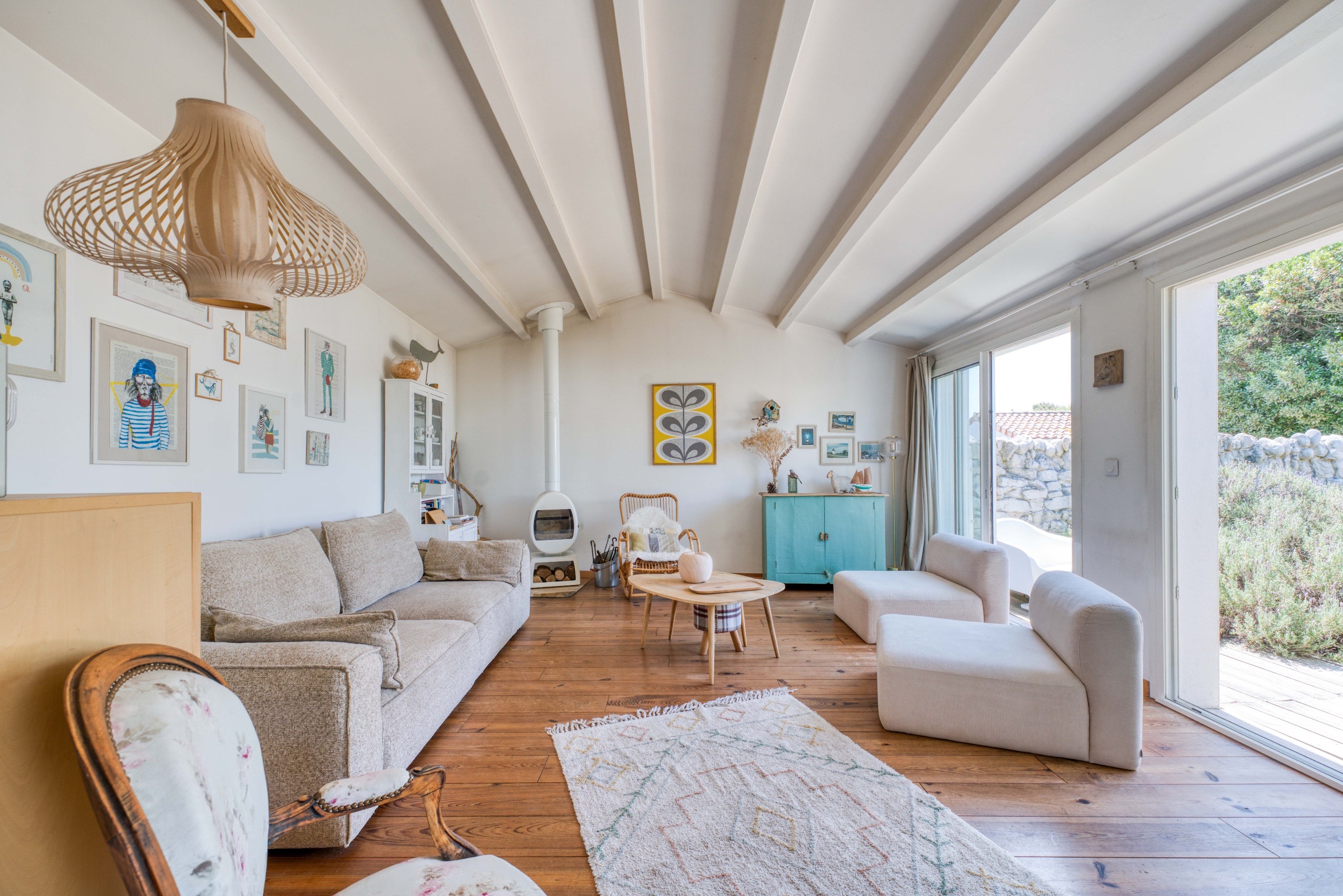  SMALL LONGERE IN THE HEART OF CHASSIRON VILLAGE St DENIS D