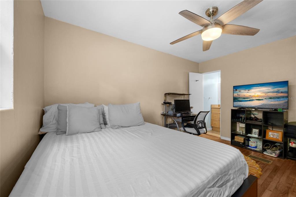 Gainesville, Florida, 32605, United States, 4 Bedrooms Bedrooms, ,3 BathroomsBathrooms,Residential,For Sale,1908257