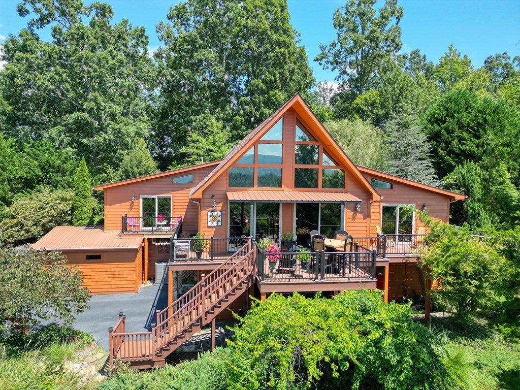 Hayesville, North Carolina, 28904, United States, 3 Bedrooms Bedrooms, ,4 BathroomsBathrooms,Residential,For Sale,1919513
