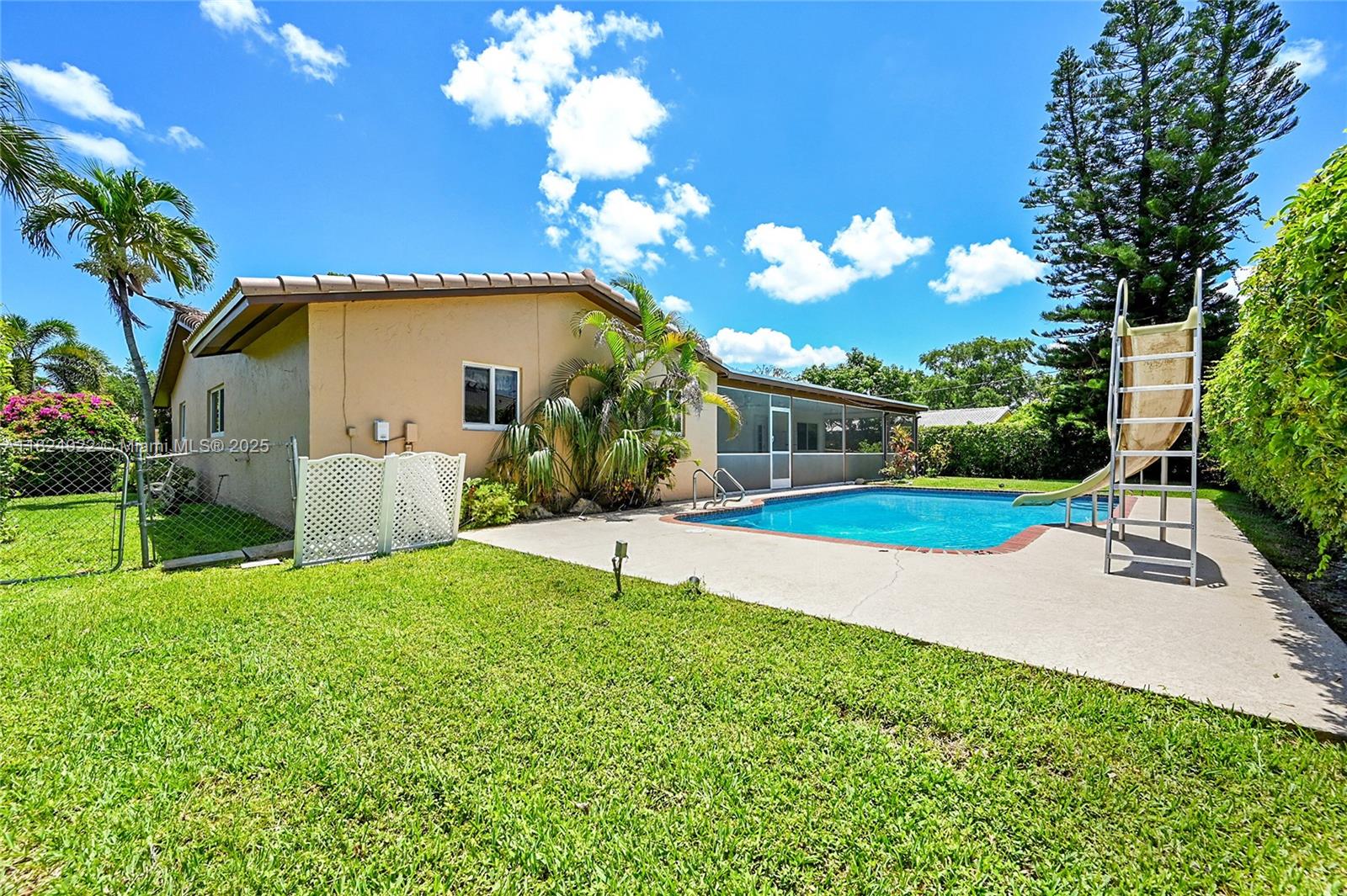 Coral Springs, Florida, 33065, United States, 4 Bedrooms Bedrooms, ,2 BathroomsBathrooms,Residential,For Sale,1866379