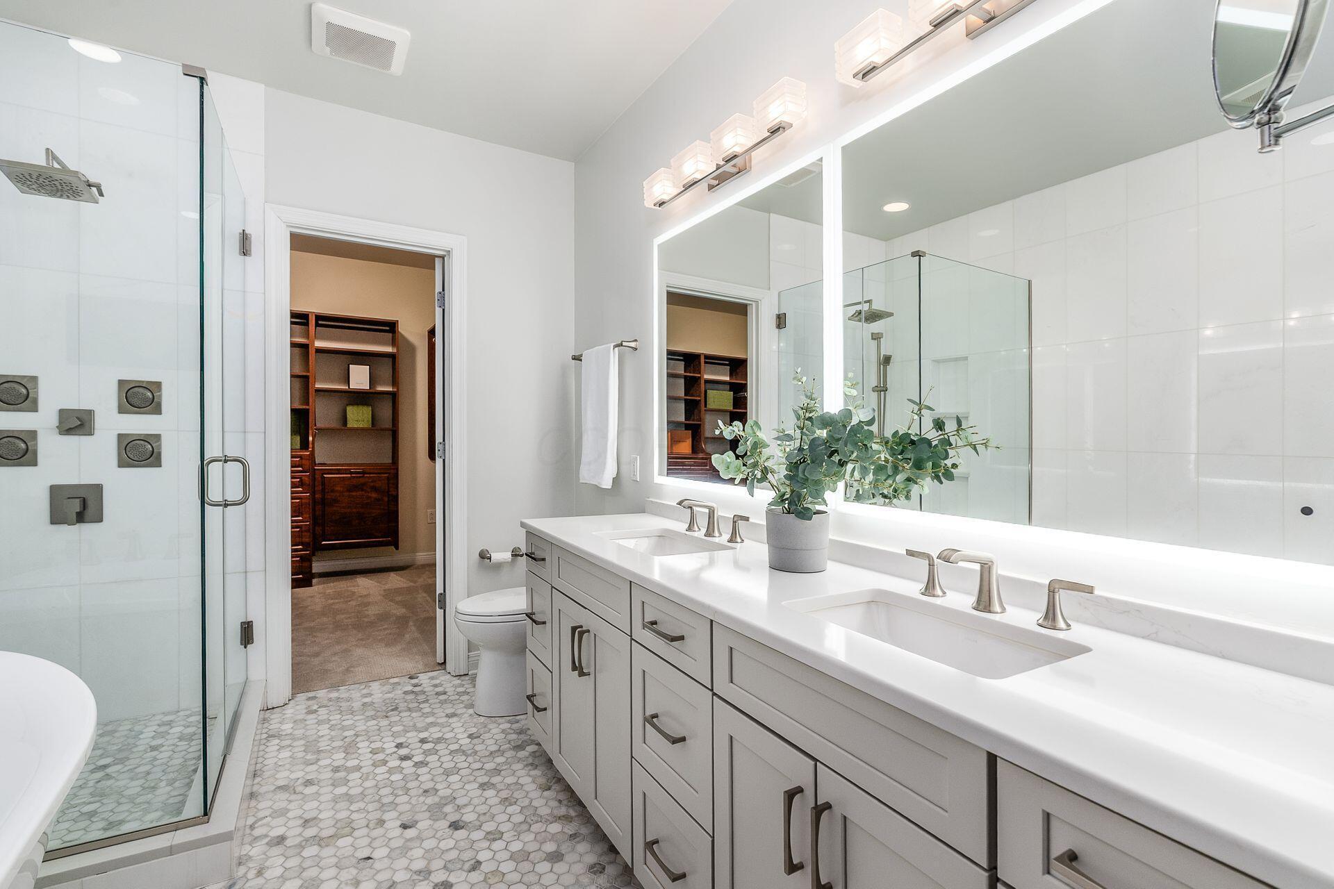 Columbus, Ohio, 43215, United States, 2 Bedrooms Bedrooms, ,3 BathroomsBathrooms,Residential,For Sale,1903521
