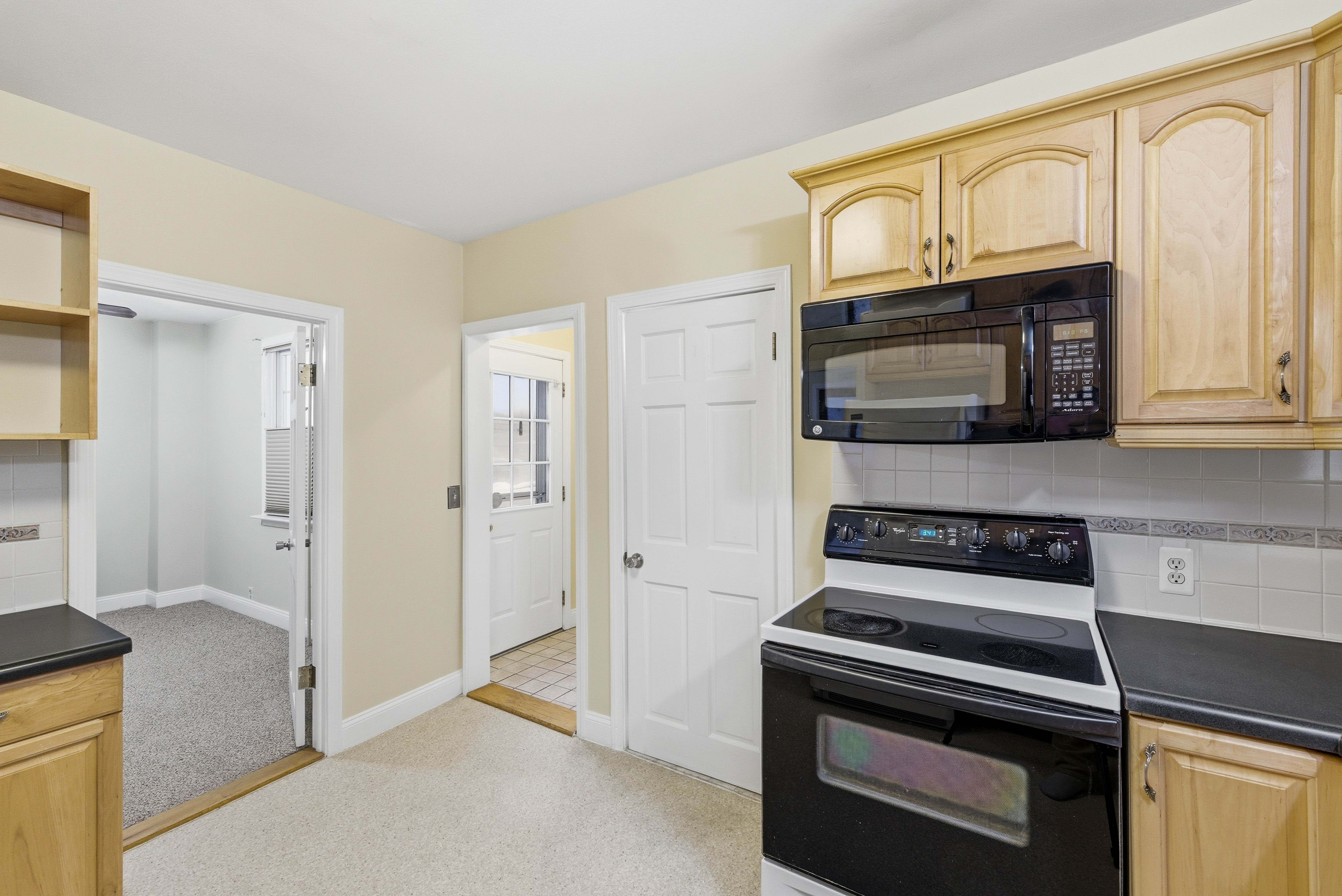  Cozy Sale Listing in Essex, CT - 物件實景