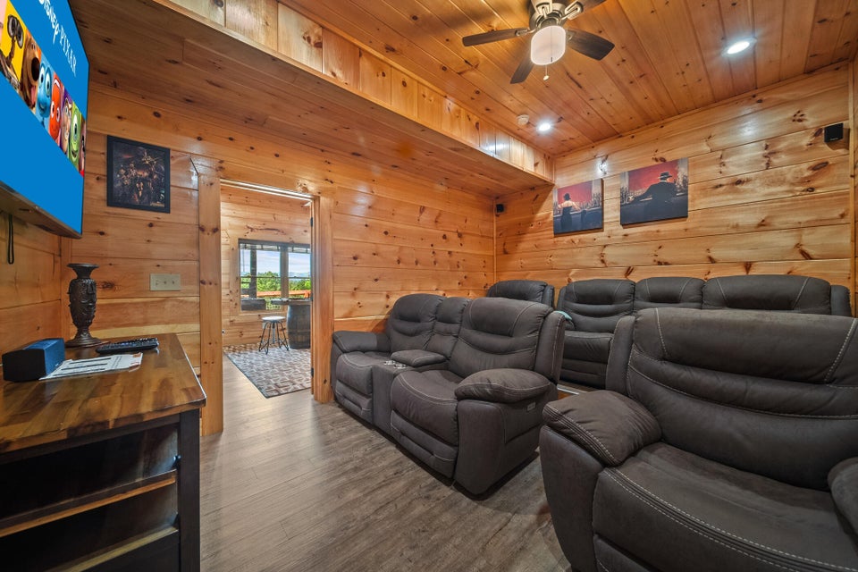 Sevierville, Tennessee, 37876, United States, 4 Bedrooms Bedrooms, ,6 BathroomsBathrooms,Residential,For Sale,1976346